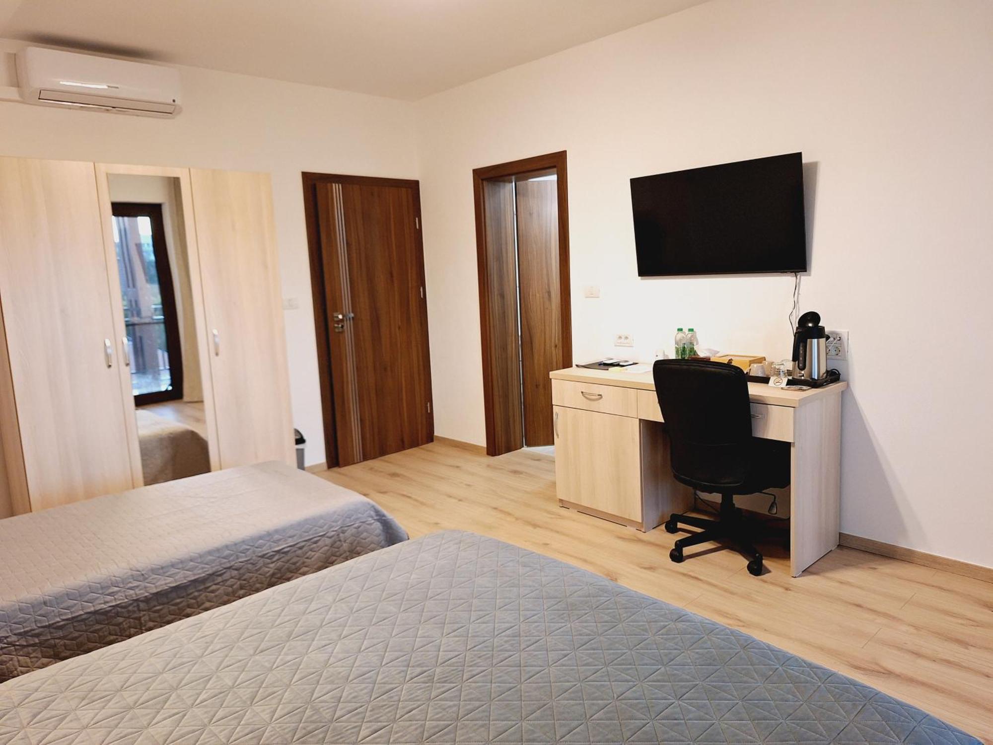 Trend Bed & Breakfast Arad Exterior foto